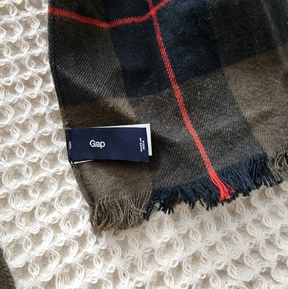 Scarf / Wrap - Picture 2 of 2